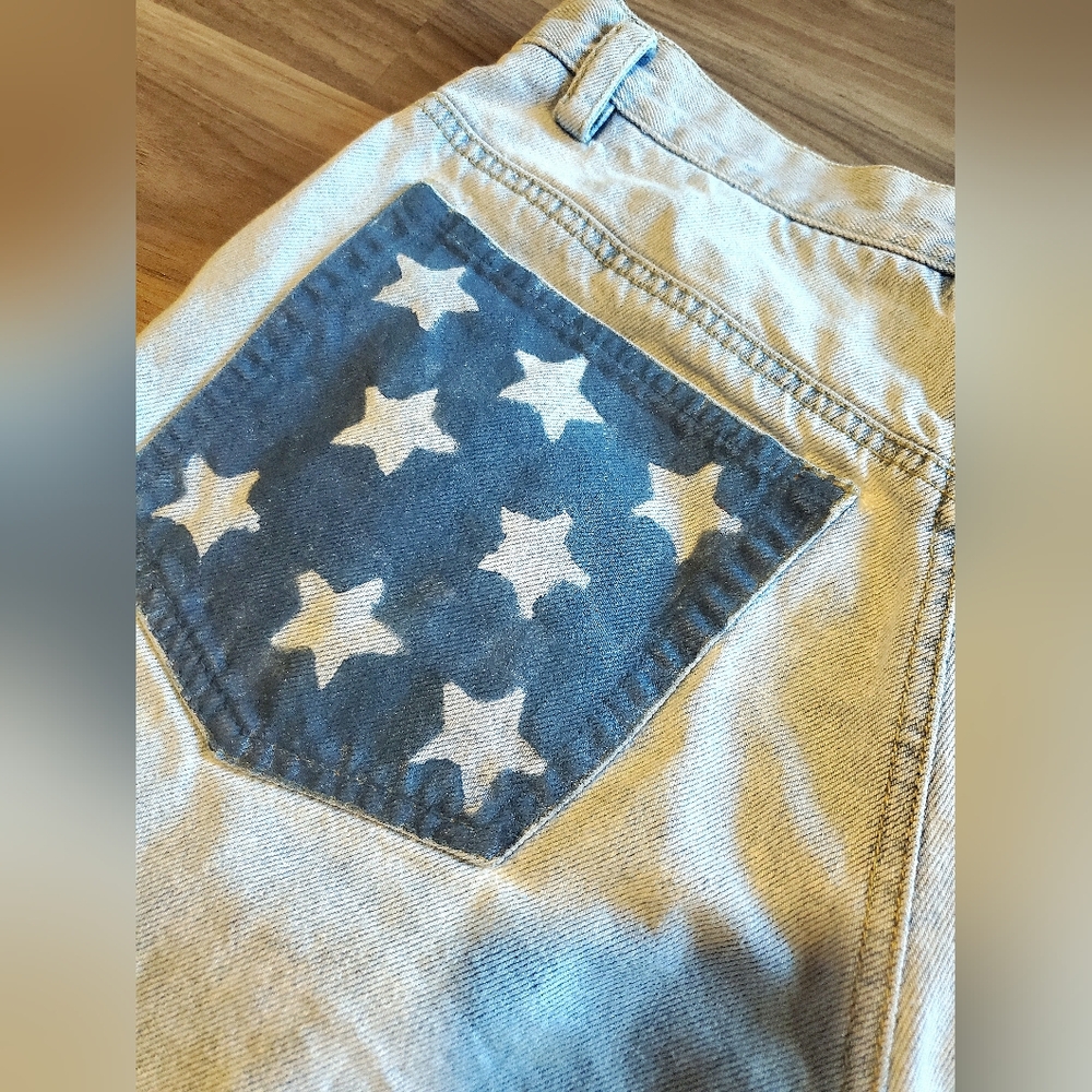LizWear Distressed Americana Cutoff Shorts - Picture 9 of 16